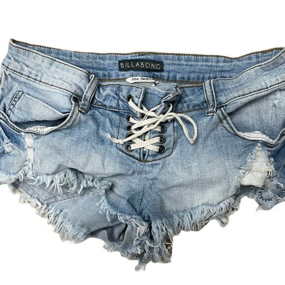 Billabong Lite Hearted denim shorts women's sz 1 - Picture 1 of 4
